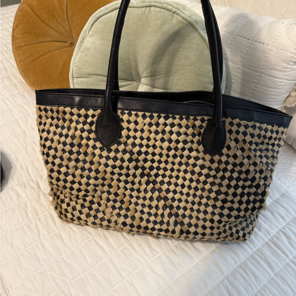 Woven Two-Tone Tote Bag - Black and Tan